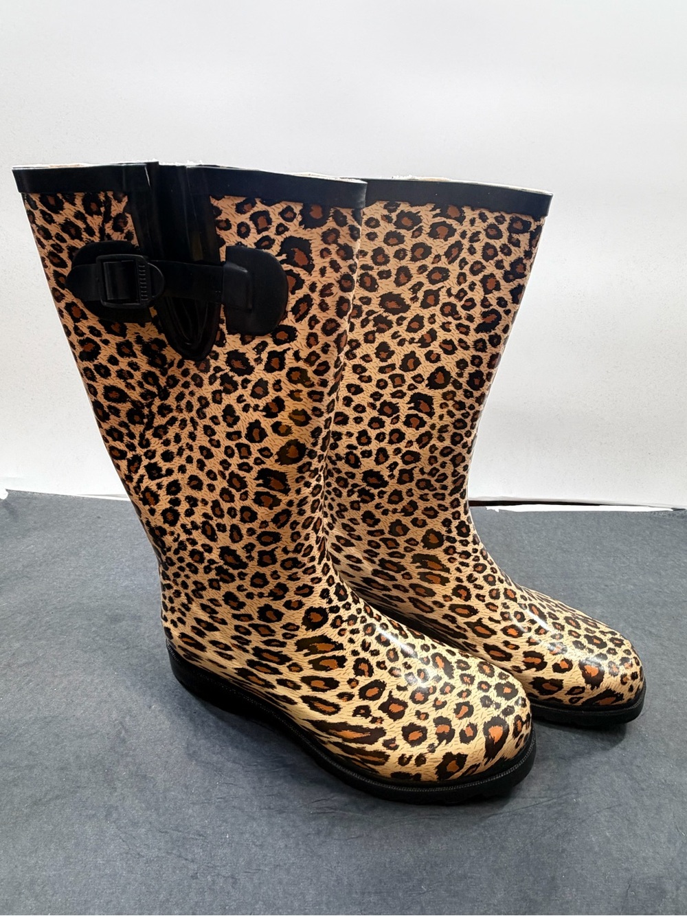 EUC Binger Cheetah Rain Boots - Picture 4 of 10